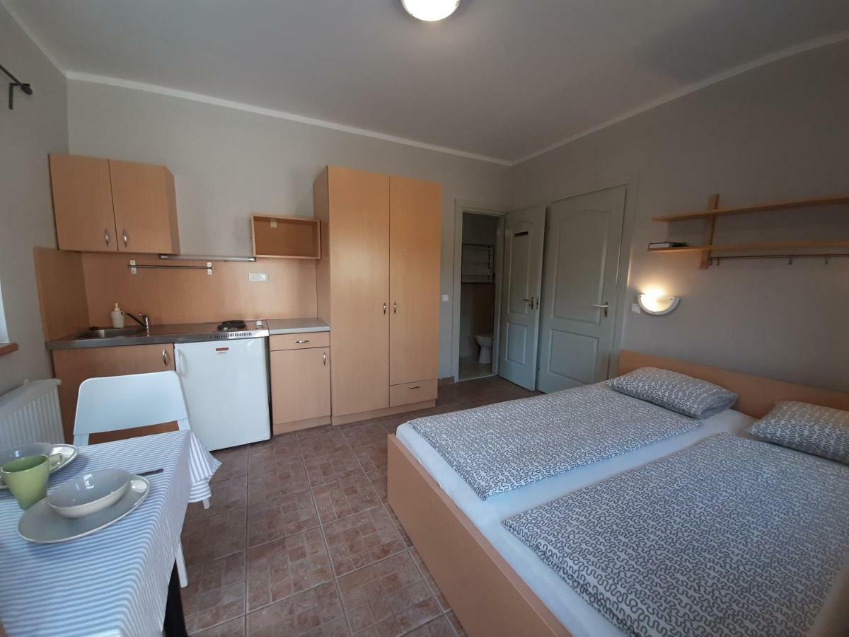 Familia Apartmanhaz Keszthely Ngoại thất bức ảnh