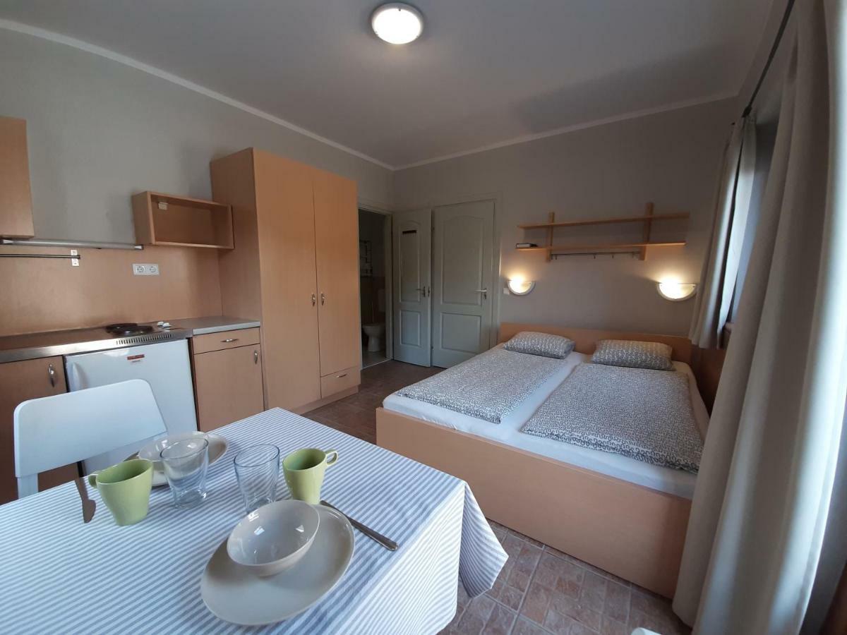 Familia Apartmanhaz Keszthely Ngoại thất bức ảnh
