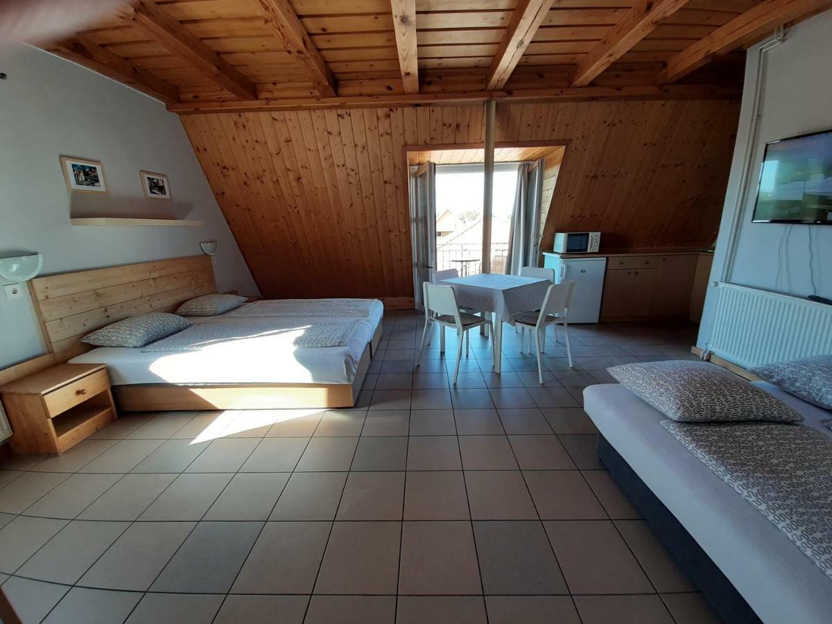 Familia Apartmanhaz Keszthely Ngoại thất bức ảnh